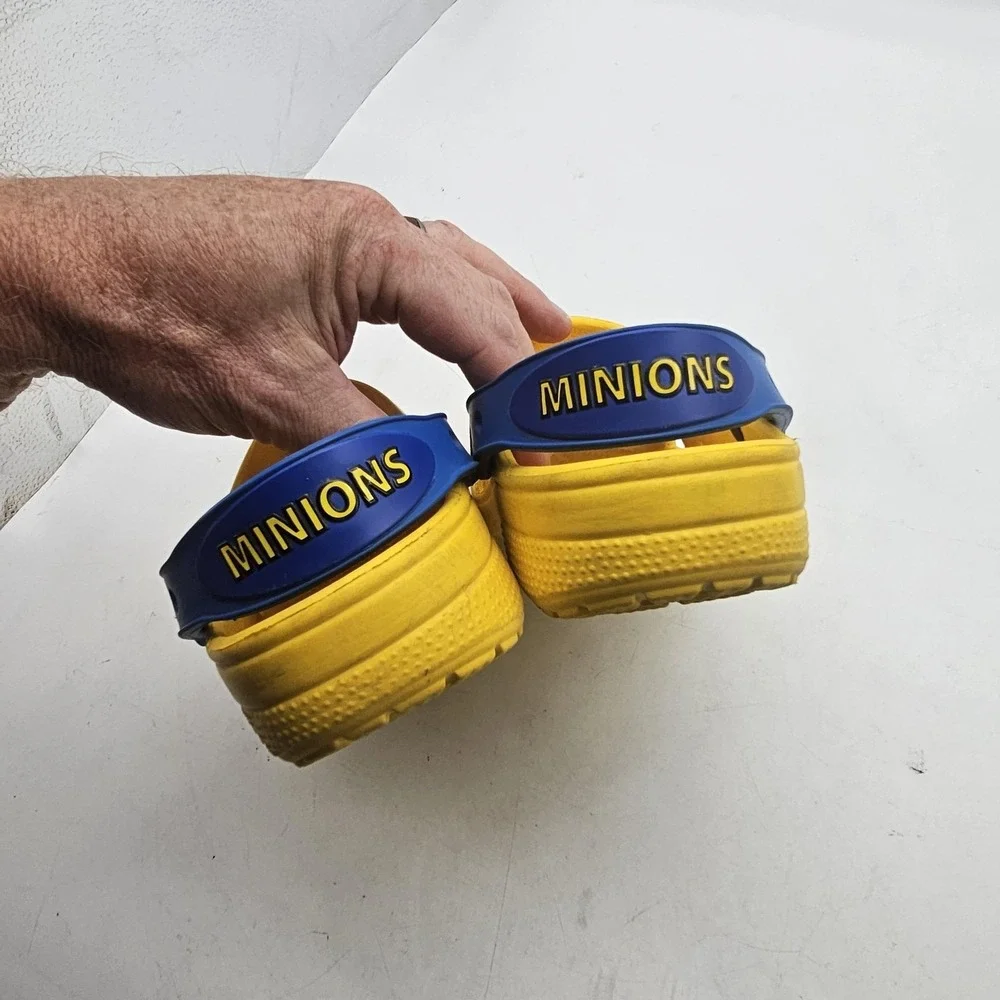 Crocs Shoes KIDS Size 3 Yellow Minions Classic Clog Sandals Slip On Rubber